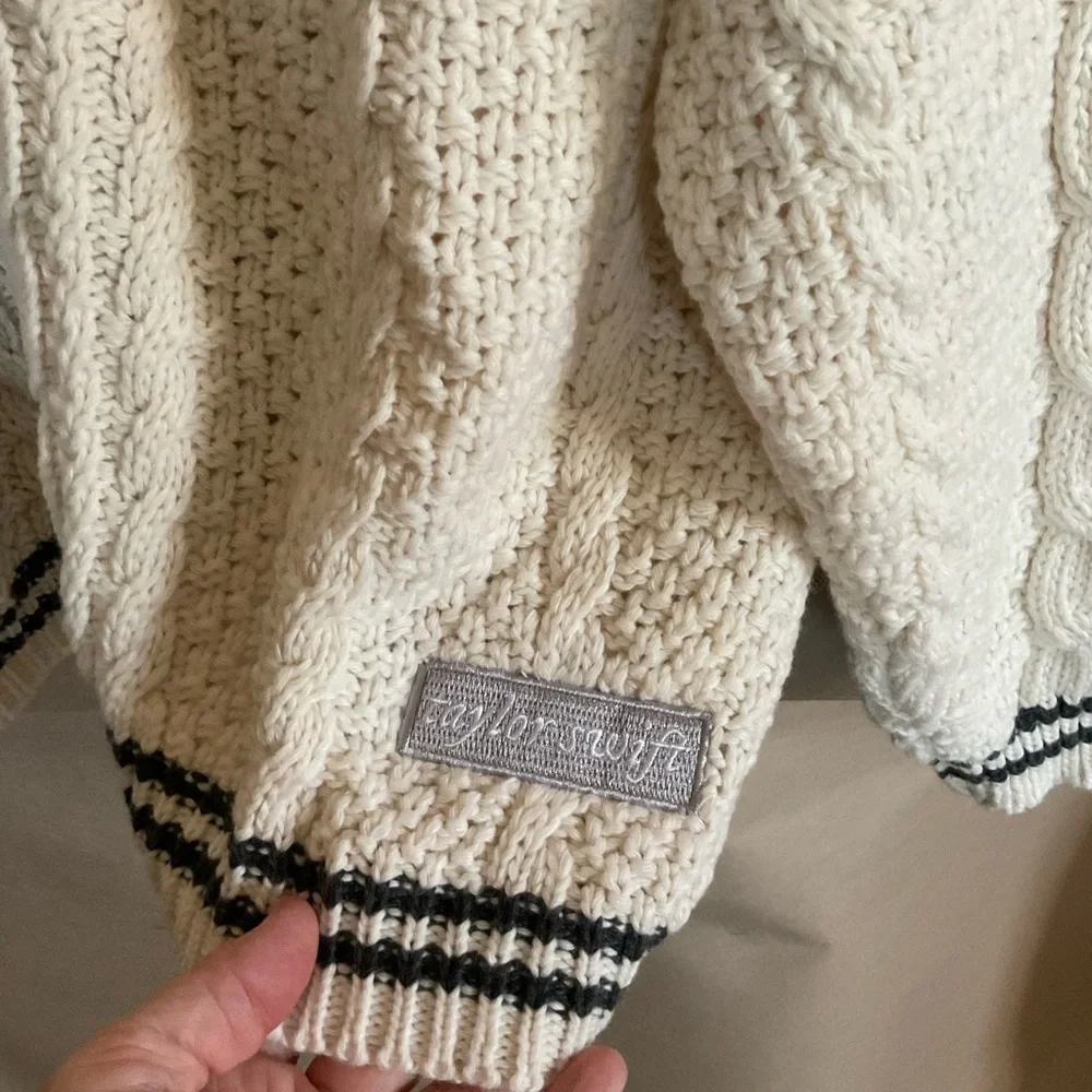 Taylor Swift Folklore cable knit cardigan. Size XL - Picture 5 of 7